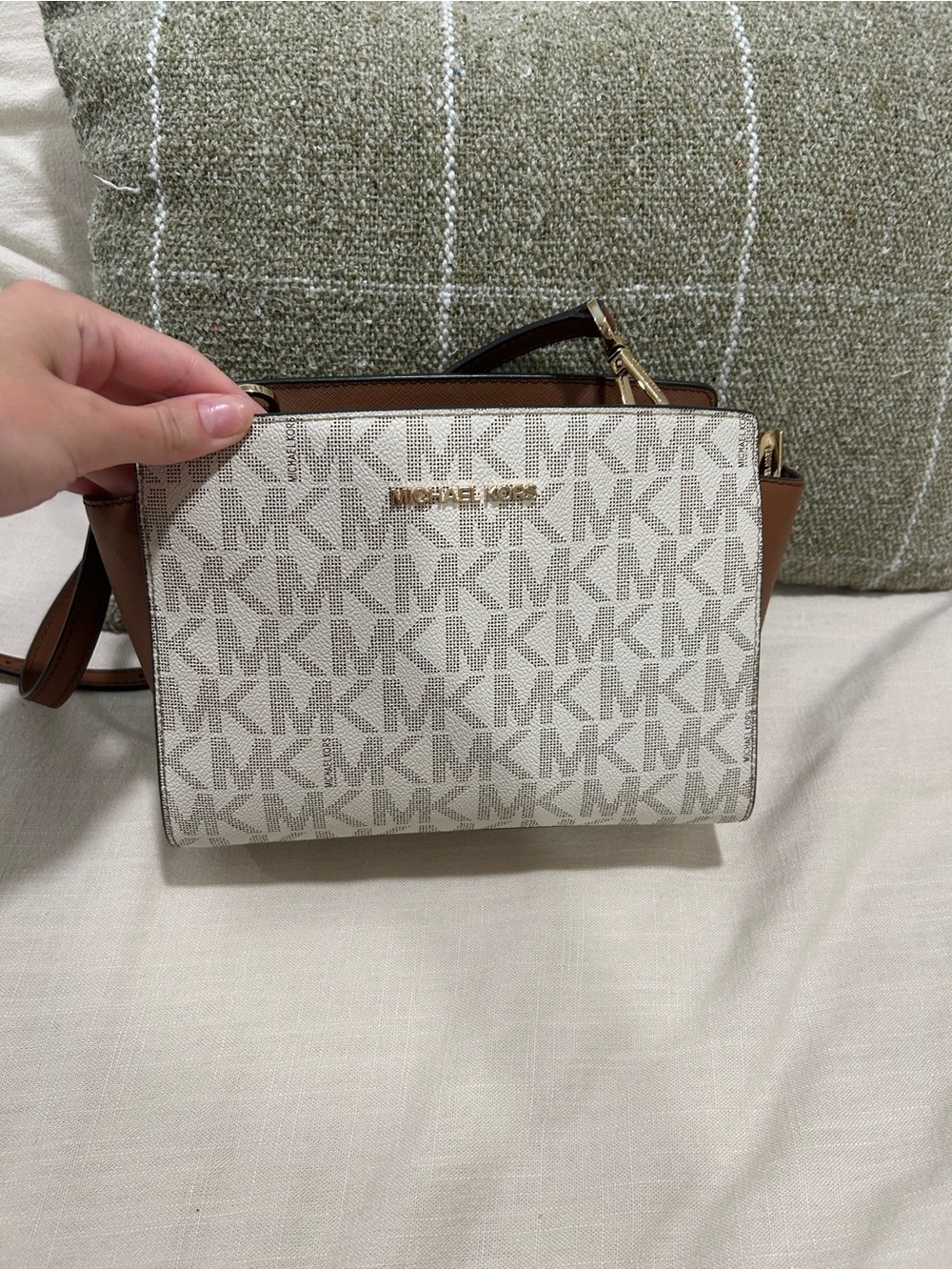 Michael Kors Beige/Acorn Logo Crossbody with Gold Hardware - Picture 2 of 5